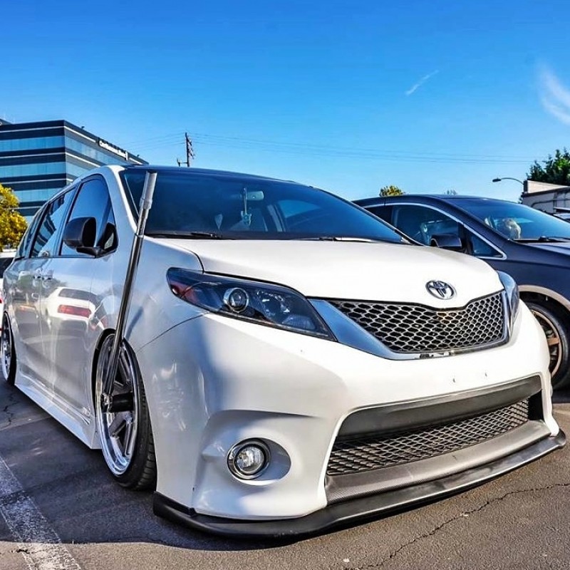 DAMNinic05's Toyota Sienna